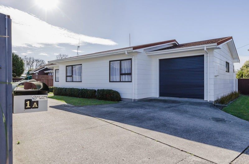 1 Laurel Place, Awapuni, Palmerston North - Carousel 1