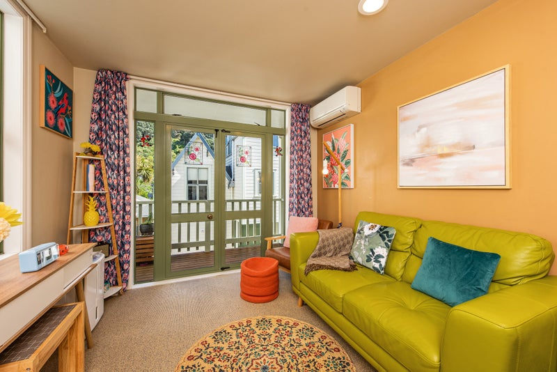 1/168 Tinakori Road, Thorndon, Wellington - Carousel 1