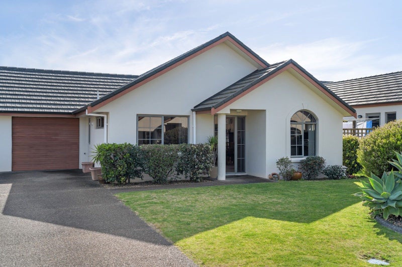 200 Papamoa Beach Road, Papamoa Beach, Papamoa - Carousel 2