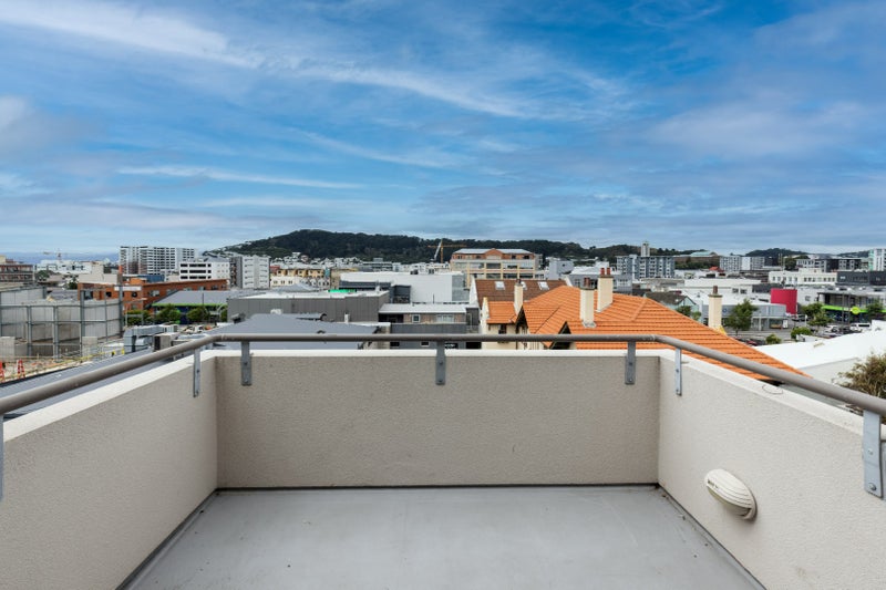 10/248 Willis Street, Te Aro, Wellington - Carousel 1
