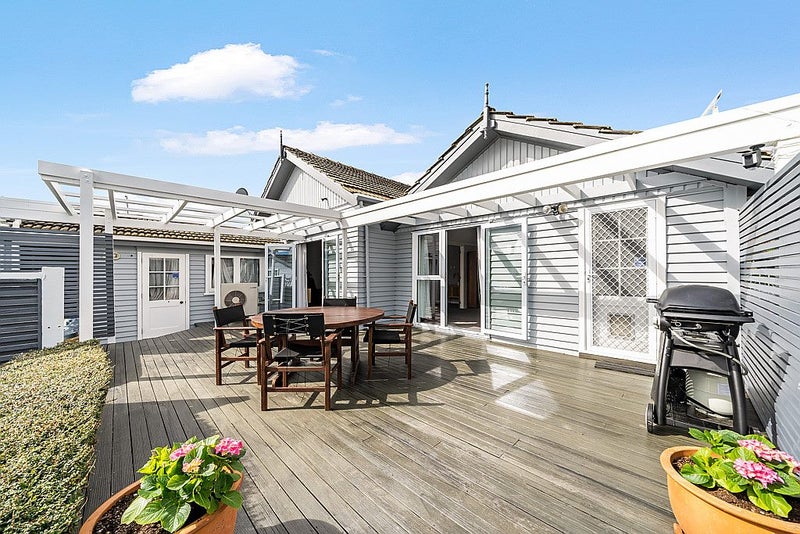 6 Dyer Street, Epuni, Lower Hutt - Carousel 1