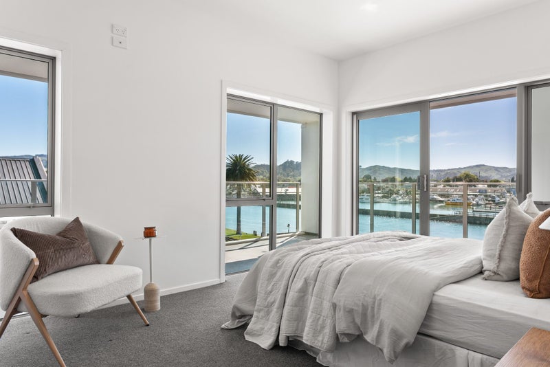 207/4 Reads Quay, Gisborne, Gisborne - Carousel 2