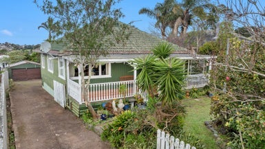 8 Revel Avenue, Mount Roskill, Auckland - Carousel 1