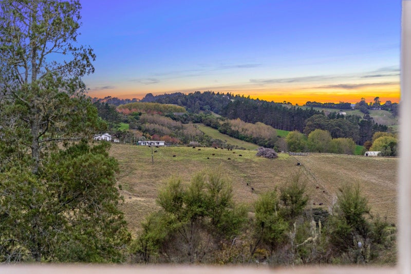 211 Whitehills Road, Silverdale - Carousel 31