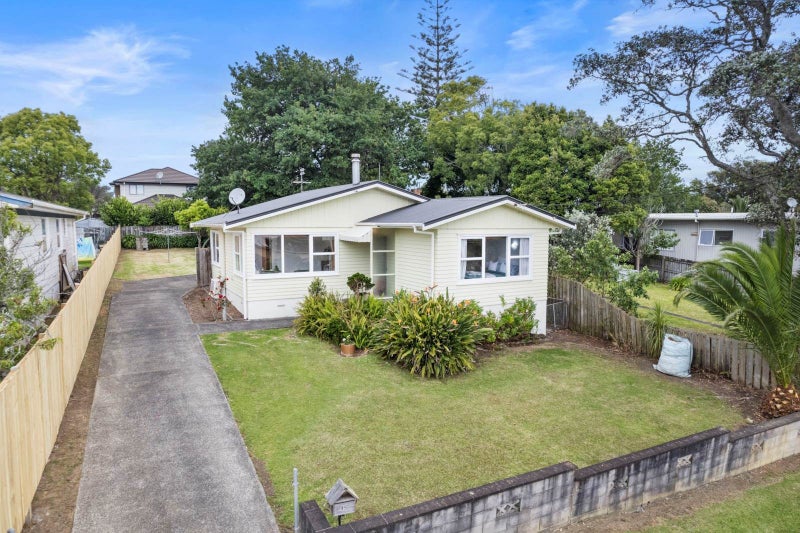 15 Rambler Crescent, Beach Haven, Auckland - Carousel 1