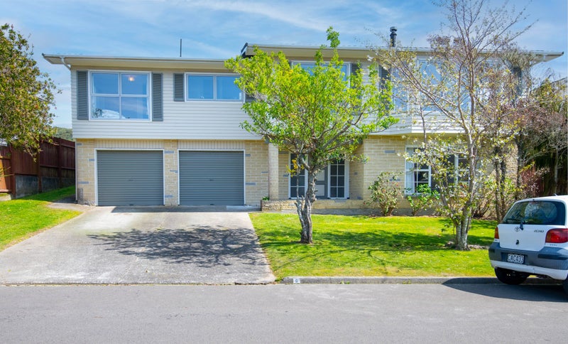 9 Mckeefry Grove, Tawa, Wellington - Carousel 1