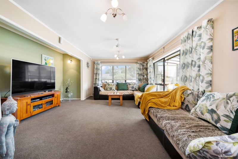 9 Ross Martin Court, Conifer Grove, Takanini - Carousel 2