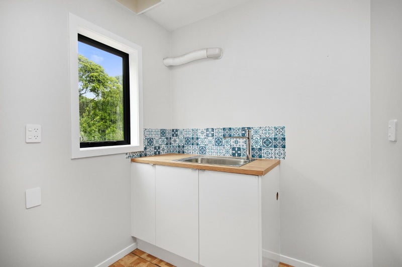 8 Nepal Place, Khandallah, Wellington - Carousel 23