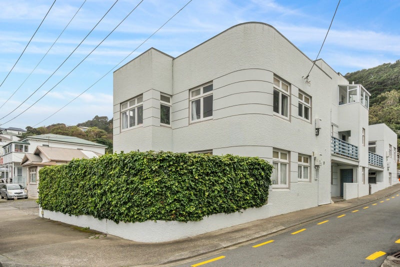6/1 Rixon Grove, Mount Victoria, Wellington - Carousel 1