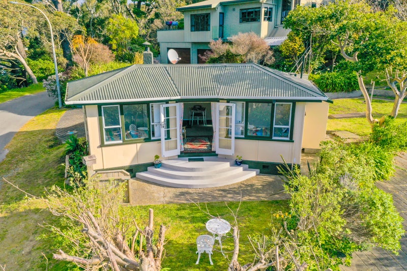 9 The Crescent, Raumati South, Paraparaumu - Carousel 1