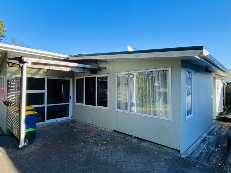 71 Godley Road, Green Bay, Auckland - Carousel 8