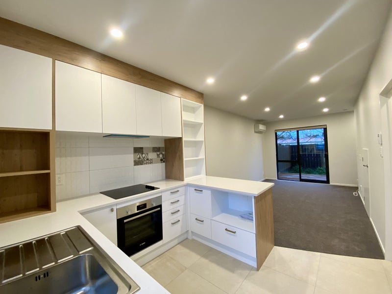 8/47 Beach Road, Te Atatu Peninsula, Auckland - Carousel 2