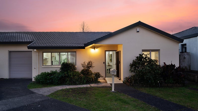 8 Lockington Avenue, Henderson, Auckland - Carousel 1