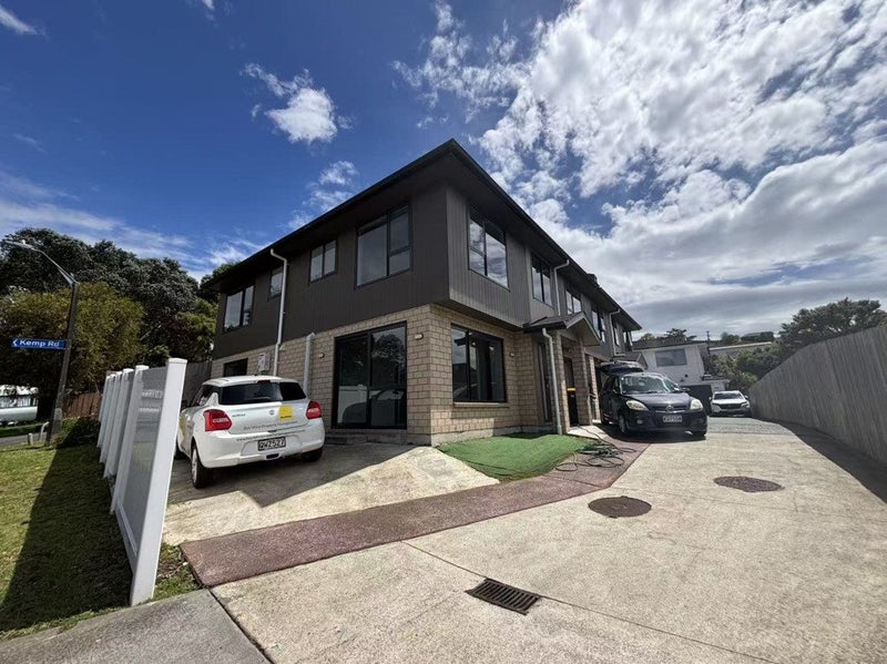 31A Helleur Road, Massey, Auckland - Carousel 1