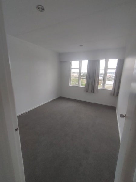 9 Howell Crescent, Mount Roskill, Auckland - Carousel 2