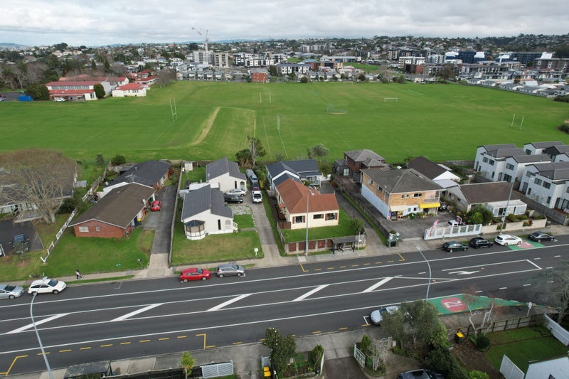 2/29 Akoranga Drive, Northcote, Auckland - Carousel 20