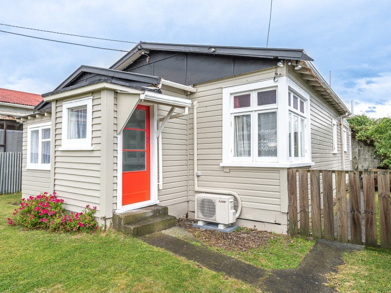 20 Manuka Street, Castlecliff, Whanganui - Carousel 1