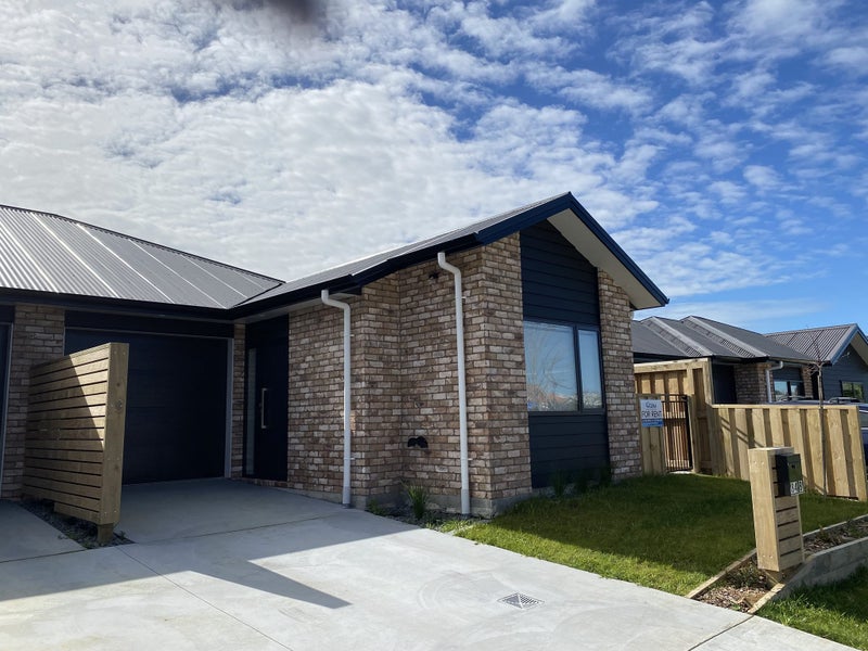 2/84 Endeavour Avenue, Flagstaff, Hamilton - Carousel 1