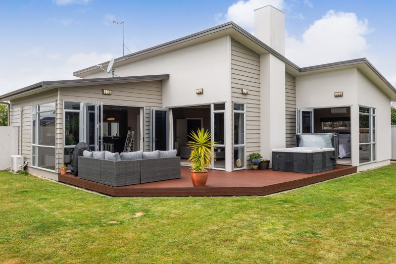 5 Manhattan Court, Kelvin Grove, Palmerston North - Carousel 1