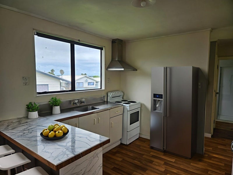 6 Solveig Place, Randwick Park, Auckland - Carousel 2