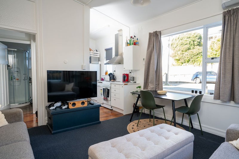 8 Shannon Street, Mount Victoria, Wellington - Carousel 2