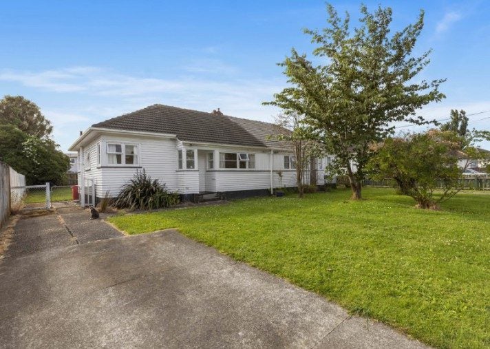1/5 Purser Grove, Fairfield, Lower Hutt - Carousel 1