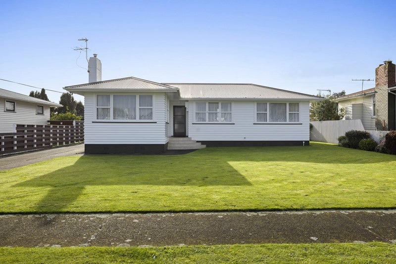 42 Reid Avenue, Hawera - Carousel 1
