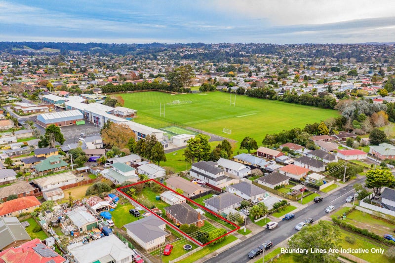 49 Fairdene Avenue, Henderson, Auckland - Carousel 1