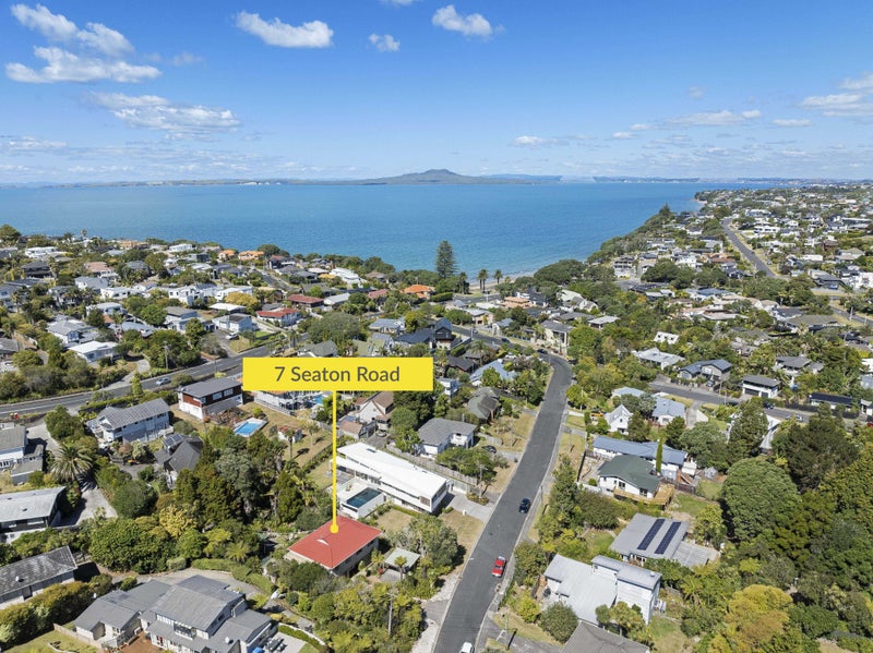 7 Seaton Road, Murrays Bay, Auckland - Carousel 2