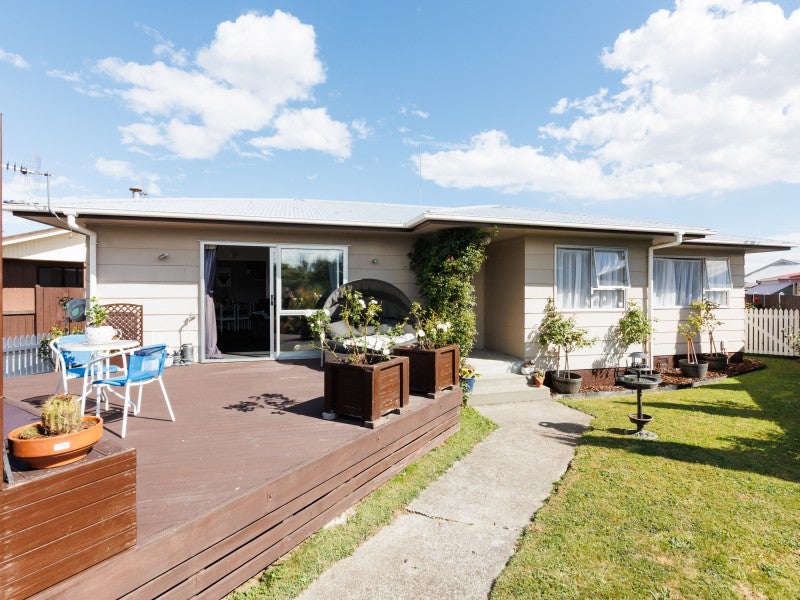 10 Hillcrest Drive, Kelvin Grove, Palmerston North - Carousel 2