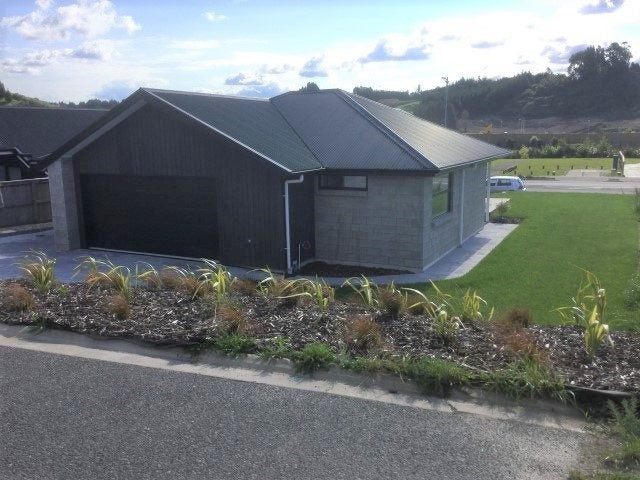 3 Rochfort Crescent, Pyes Pa, Tauranga - Carousel 2