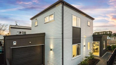 2 Manaaki Circle, Wai o Taiki Bay, Auckland - Carousel 1