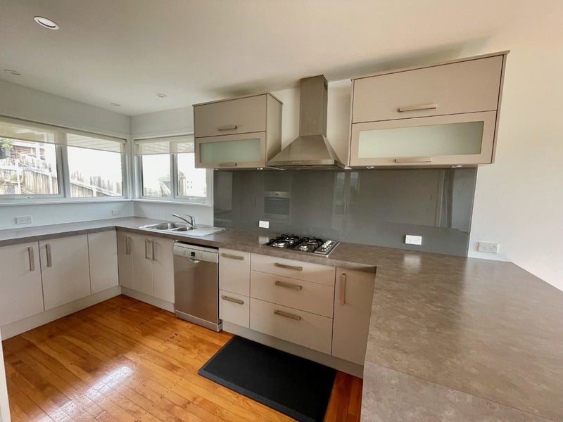 28 Brooker Grove, Newlands, Wellington - Carousel 2
