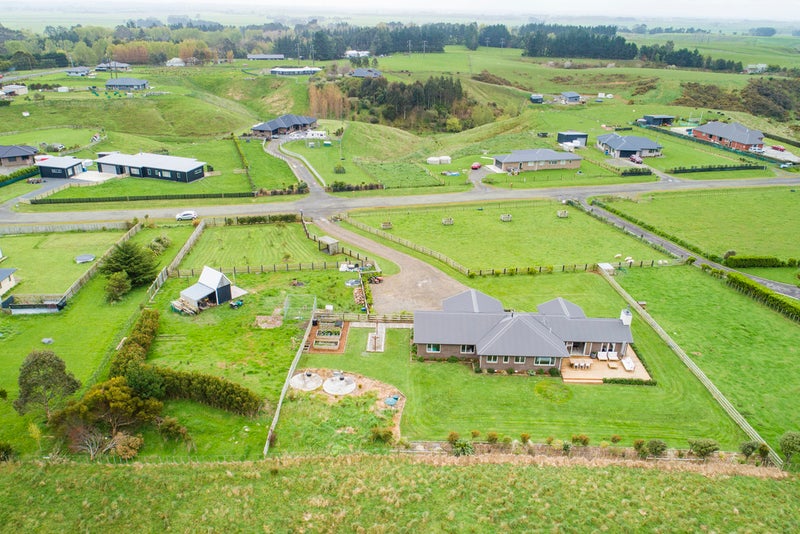 20 Highland View Drive, Tokomaru - Carousel 20