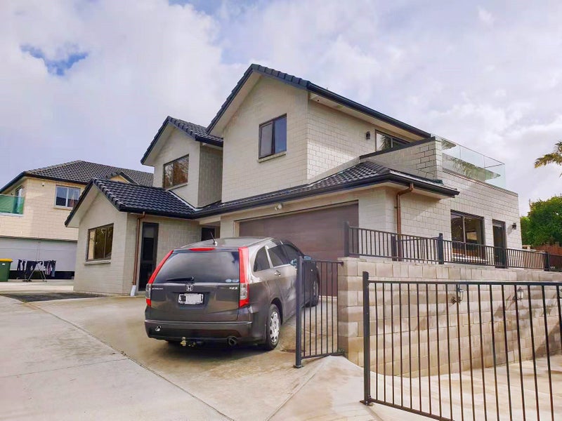 3B Crystal Avenue, Glendene, Auckland - Carousel 1