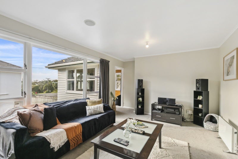 23 Larsen Crescent, Tawa, Wellington - Carousel 2