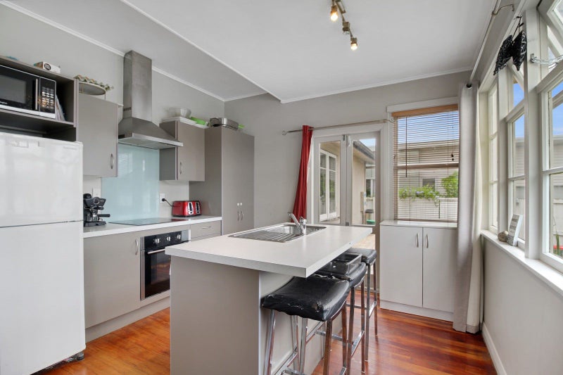 89 Fox Street, Hamilton East, Hamilton - Carousel 2