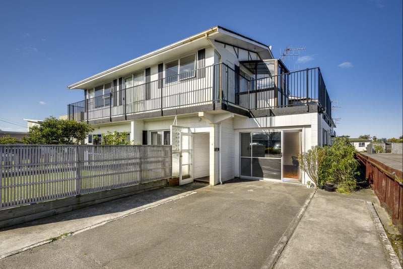 2/8 Lee Road, TARADALE, NAPIER - Carousel 1