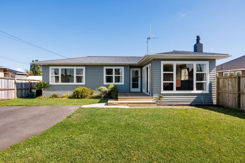 19 Bruce Avenue, Glenview, Hamilton - Carousel 1