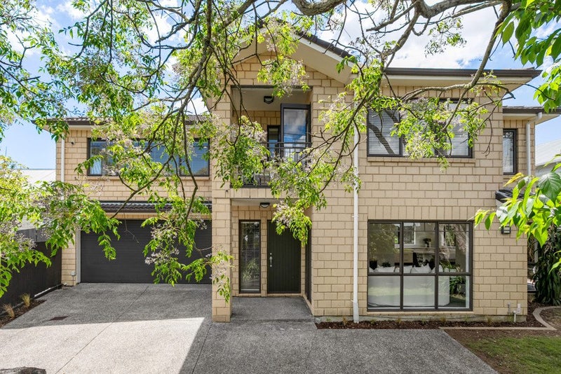 81 Owairaka Avenue, Mount Albert, Auckland - Carousel 1