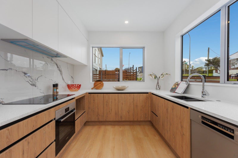 7 Sunrise Avenue, Murrays Bay, Auckland - Carousel 2