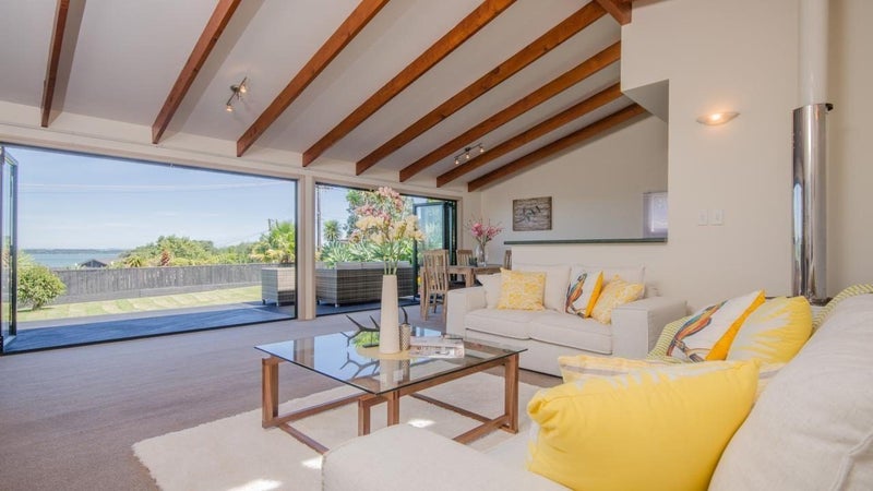 28 Hoskins Avenue, Hillsborough, Auckland - Carousel 1