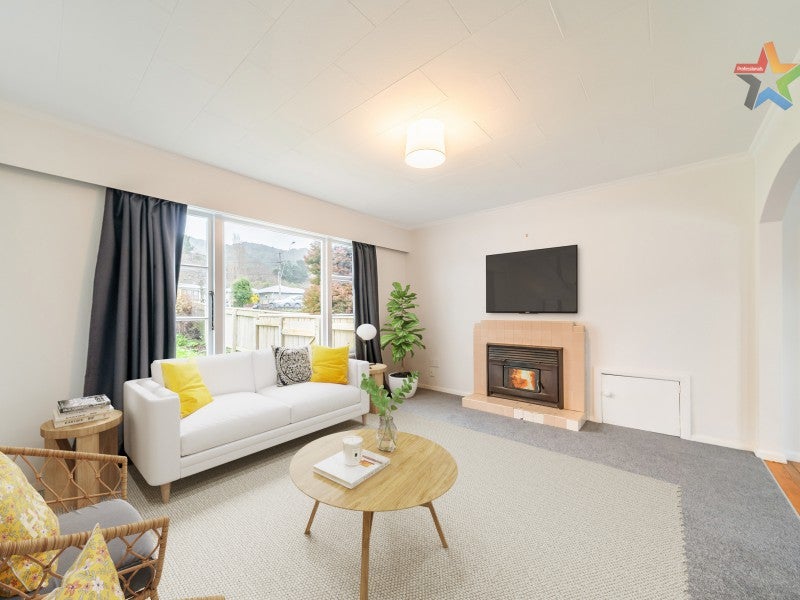 1/106 Wainuiomata Road, Wainuiomata, Lower Hutt - Carousel 1