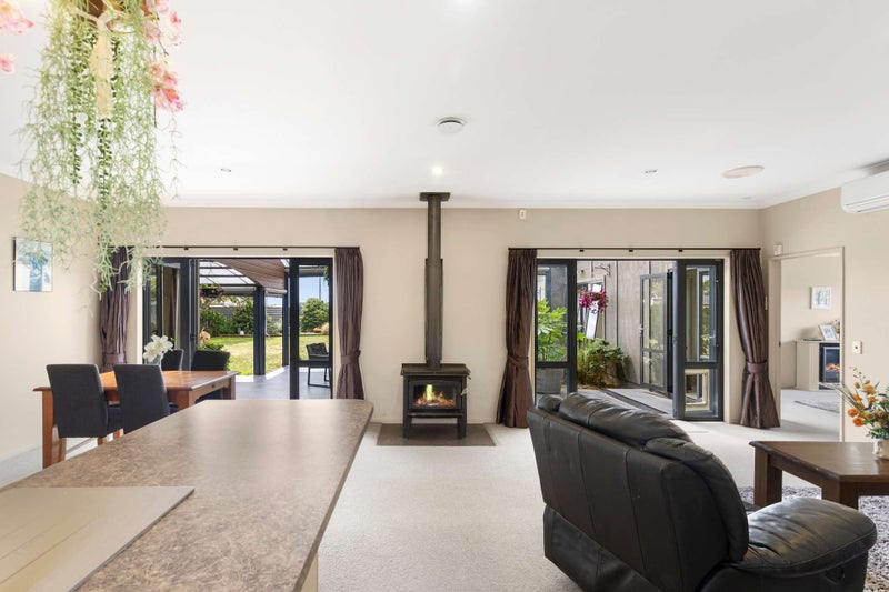 27 Whiting Drive, Wakefield - Carousel 2