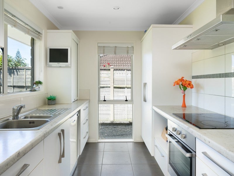 3 Darraghs Lane, Brookfield, Tauranga - Carousel 2