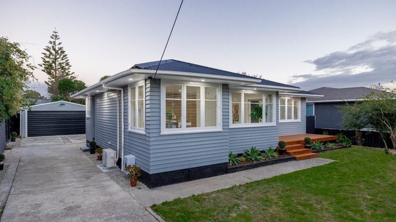 15 Peters Avenue, Cloverlea, Palmerston North - Carousel 1