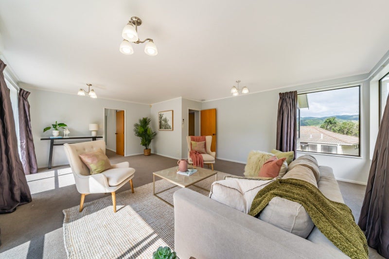 14 Cullen Place, Tawa, Wellington - Carousel 2