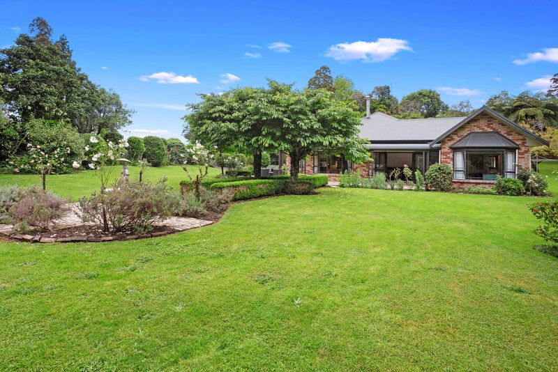 21 Thorn Road, Lower Kaimai - Carousel 1