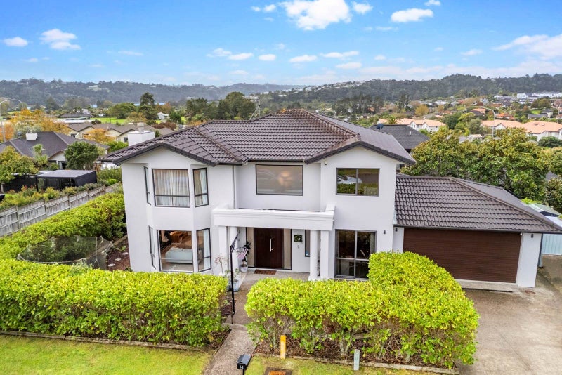 14 Archer Rayner Place, Greenhithe, Auckland - Carousel 1