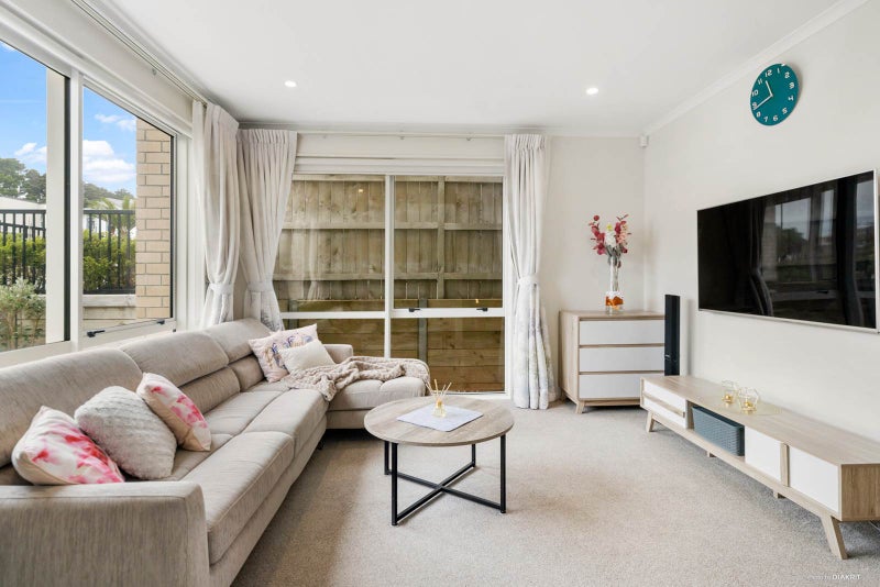 102 Matairangi Avenue, Totara Heights, Auckland - Carousel 2